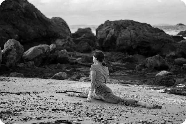 눈 감고 균형 잡기 운동으로 두뇌 활성화