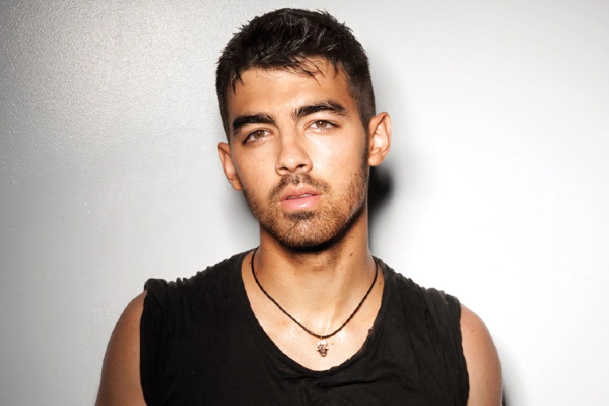 Joe Jonas precisou fazer terapia para lidar com flop de álbum
