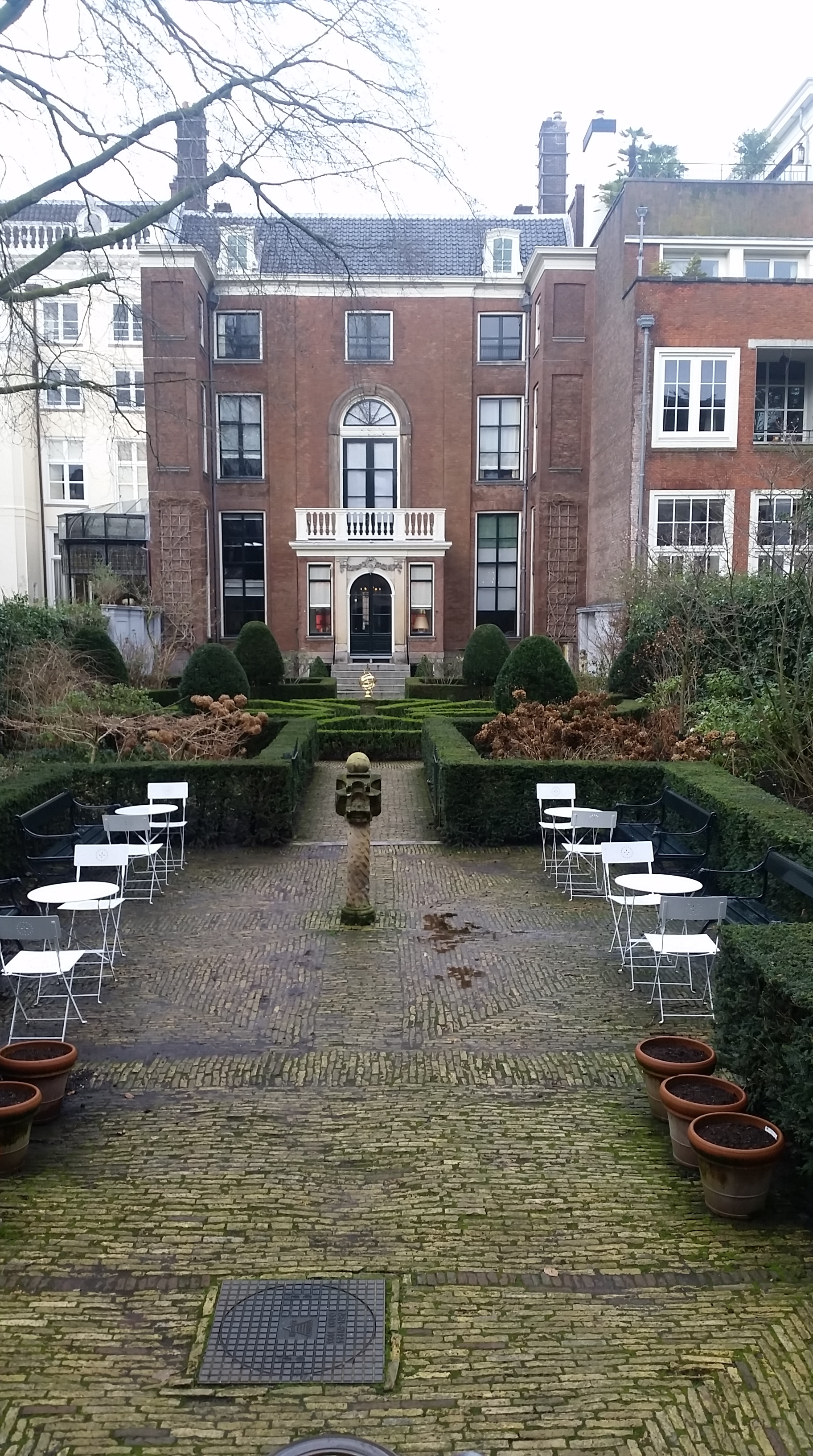 The view of the garden from the coach house. Layout order: canal, street, house, garden, coach house.