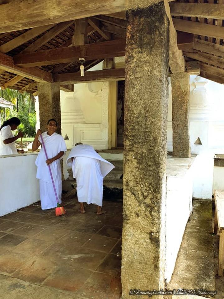 Weeraketiya Seegala Purana Tampita Viharaya | AmazingLanka.com