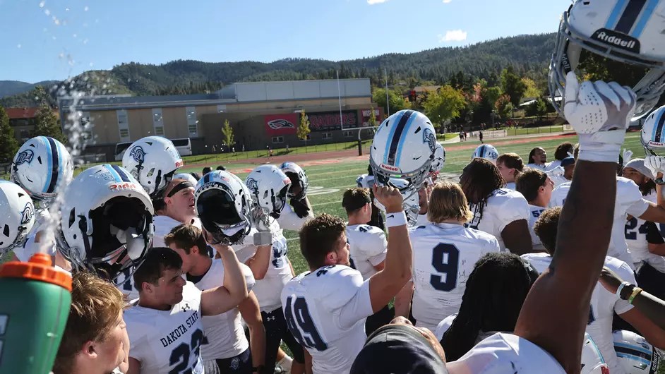 Dakota State survives Southern Oregon