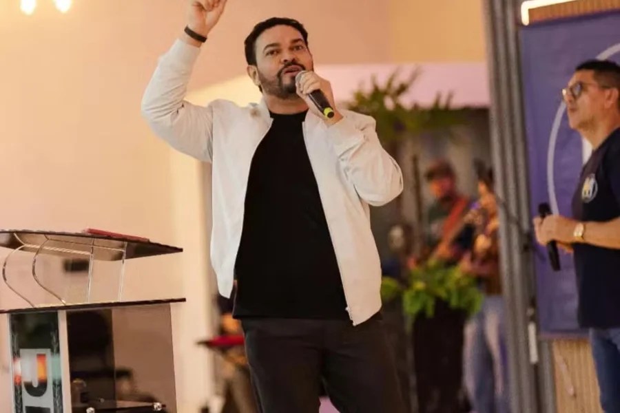 Naufrágio em Manaus: corpo de cantor gospel é identificado e buscas continuam