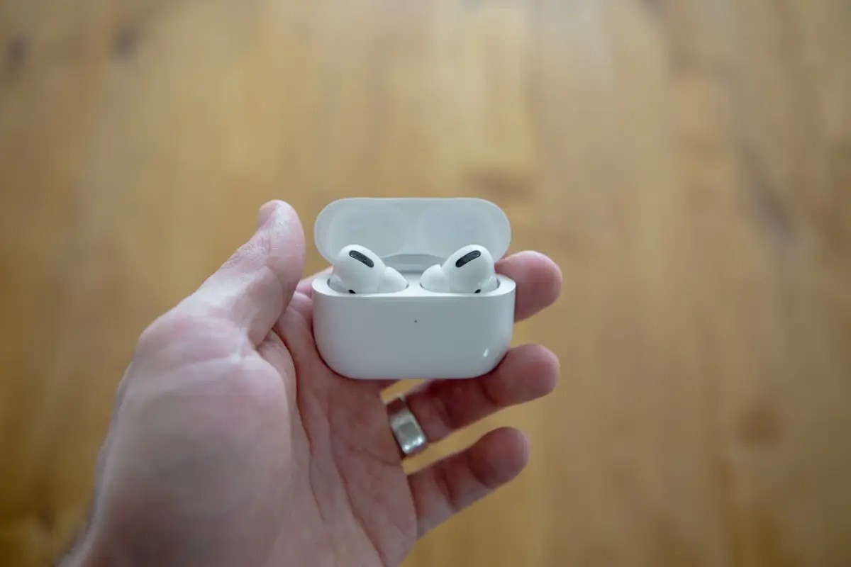 How To Turn On Noise Cancelling On Airpods? | 5 Hacks To Try