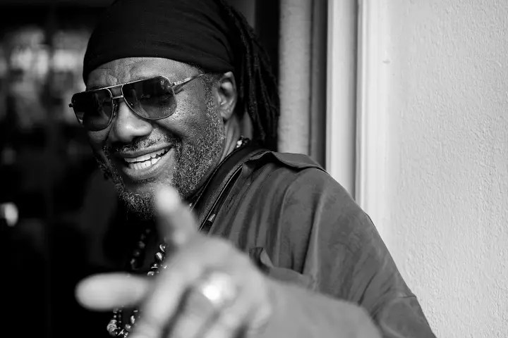 Inusa Dawuda brings his signature sax to ‘Adamin Dibisin' featuring Erman & Evren