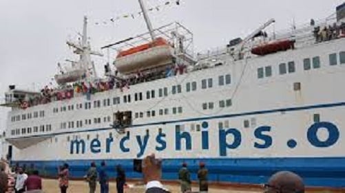 Un navire médical de Mercyships à Conakry