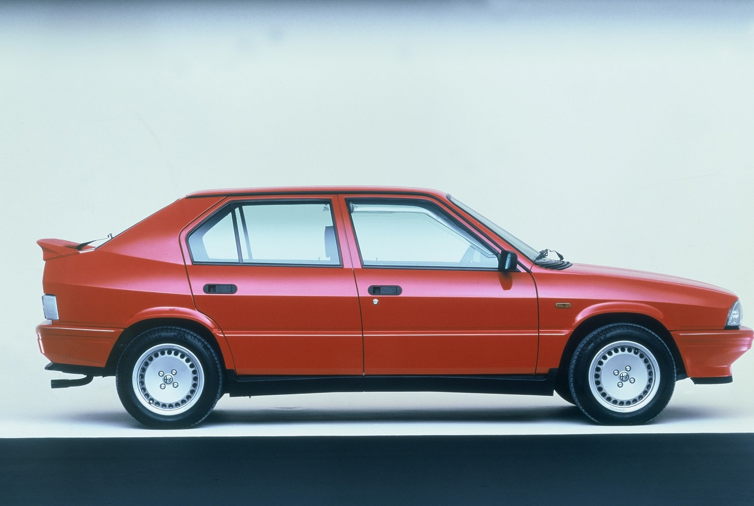 Alfa romeo 33. glinstering bij een sleutelhanger
