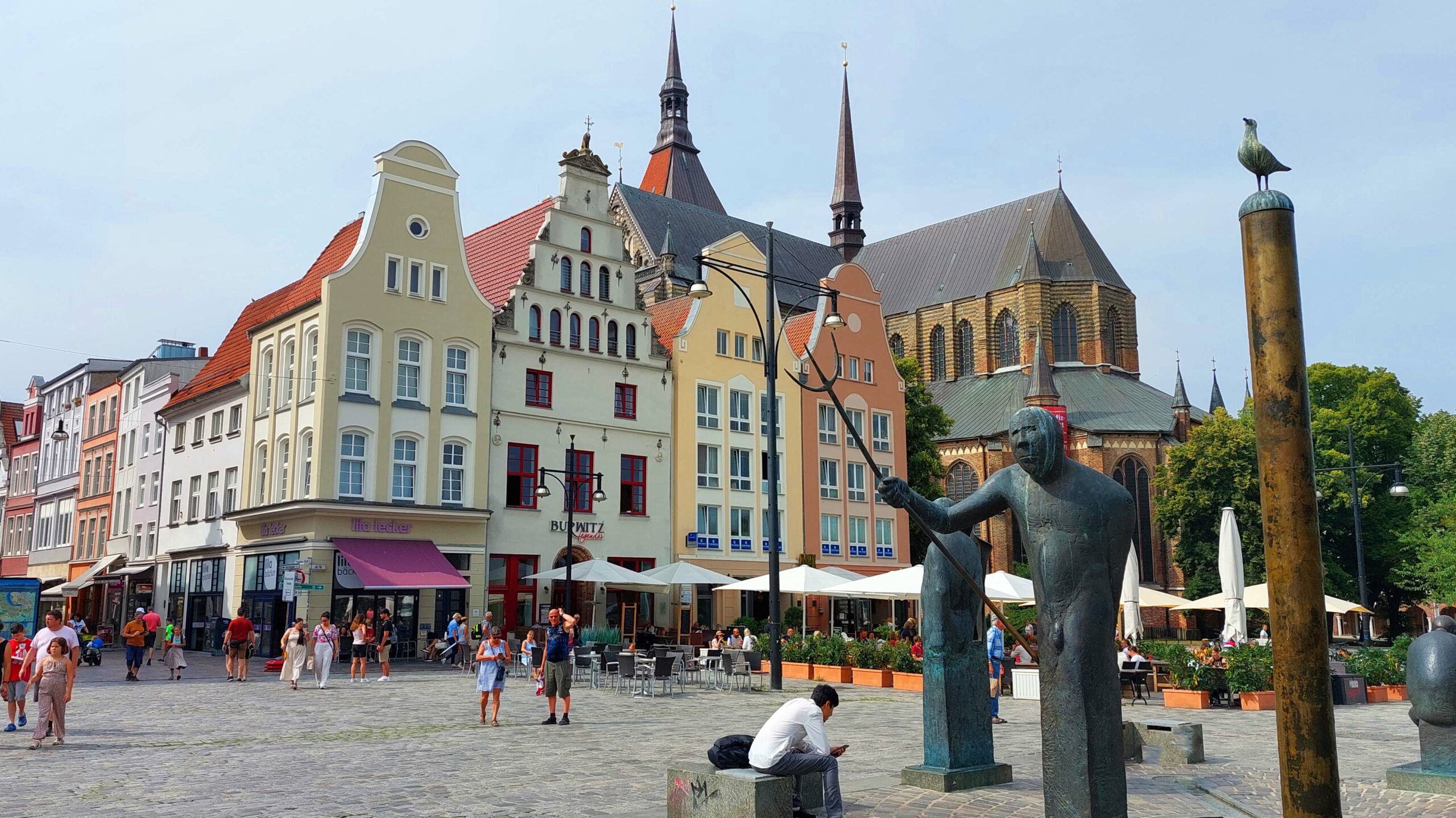 Marktplatz Rostock mit Möwenbrunnen