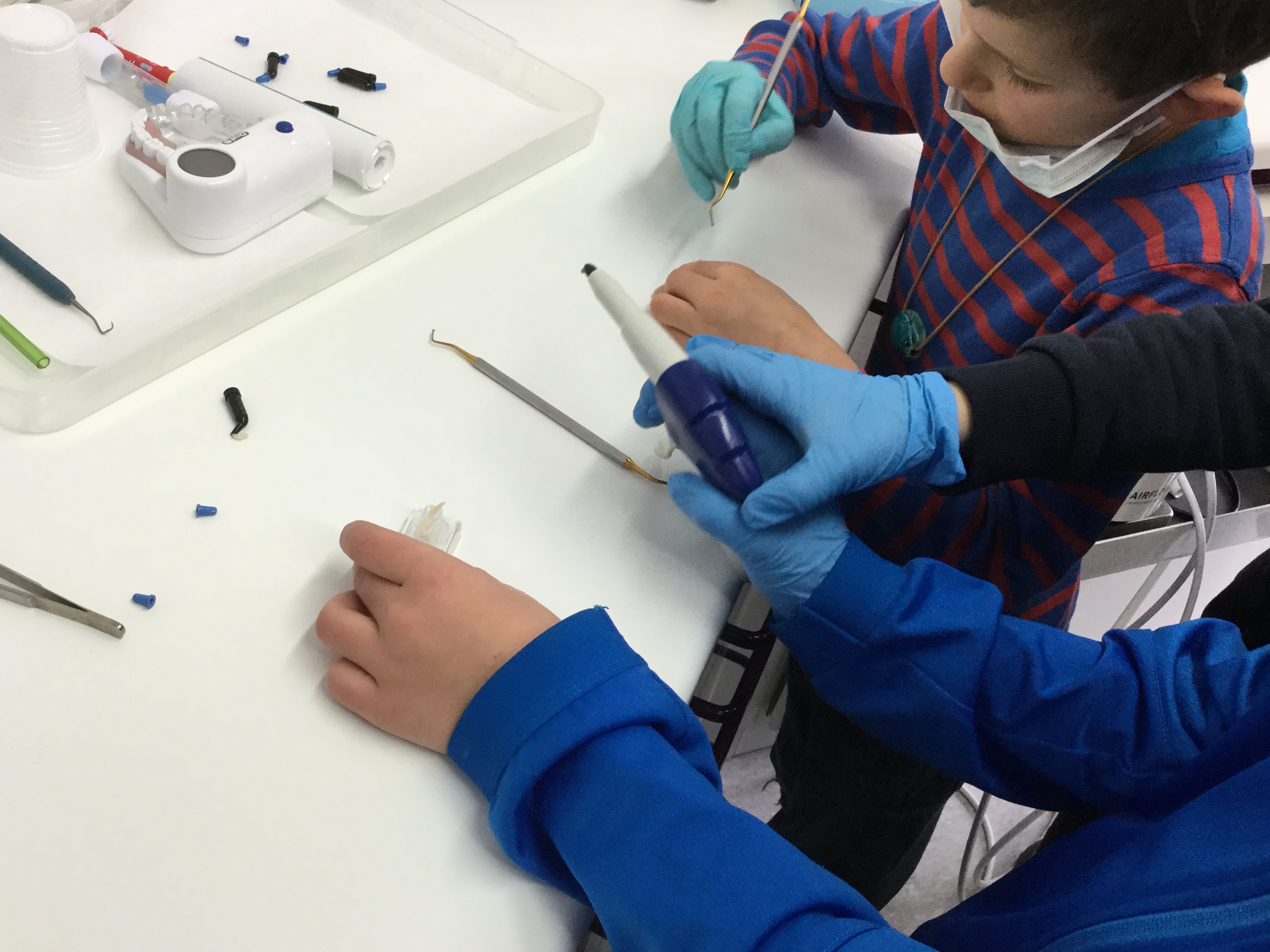 sie wird mit Licht hart gemacht.