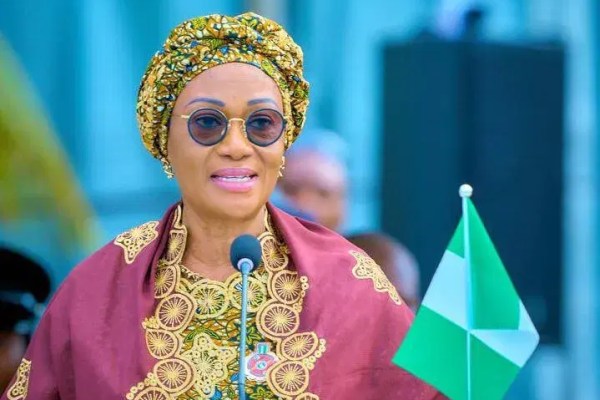 First Lady Sen. Remi Tinubu K8HQiW