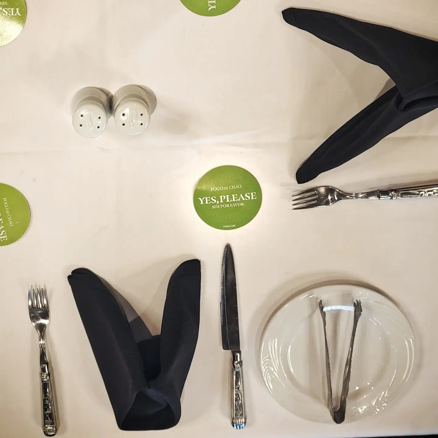 Table scape shows the place setting and "Yes Please" sign to continue receiving meat offerings from the servers.