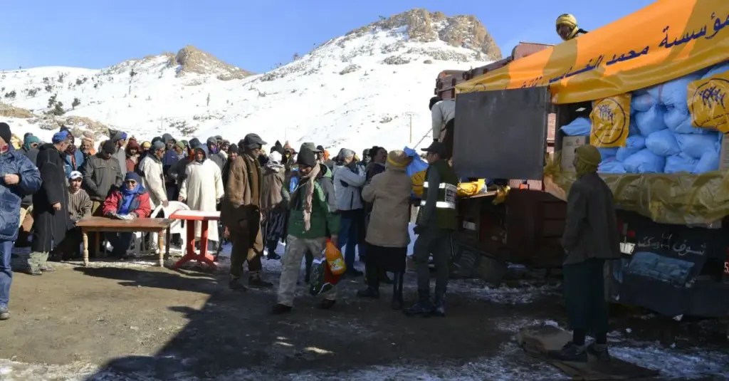 توزيع مساعدات غذائية وأغطية على مئات الأسر بجماعات جبلية بإقليم الحوز