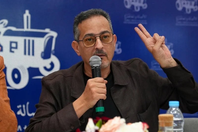 المهاجري يرد على العسري بشأن دستورية عمل حكومة المنصوري: «أين ستمارس اختصاصاتها، في المقاهي أم في مقرات السكن؟»