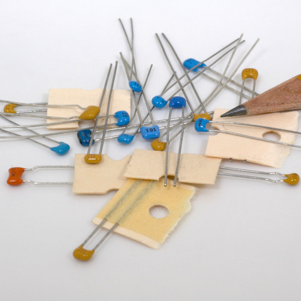 Dipped Monolithic Ceramic Capacitors Low Value