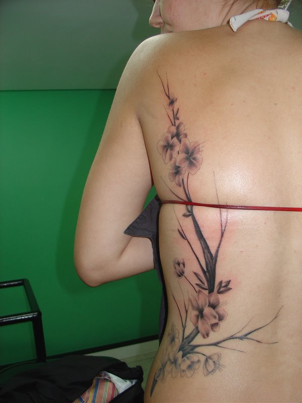 Casca da tatuagem saiu junto com a tinta Pros E Contras De Uma Tatuagem Em Traco Fino Arquitetando Estilos