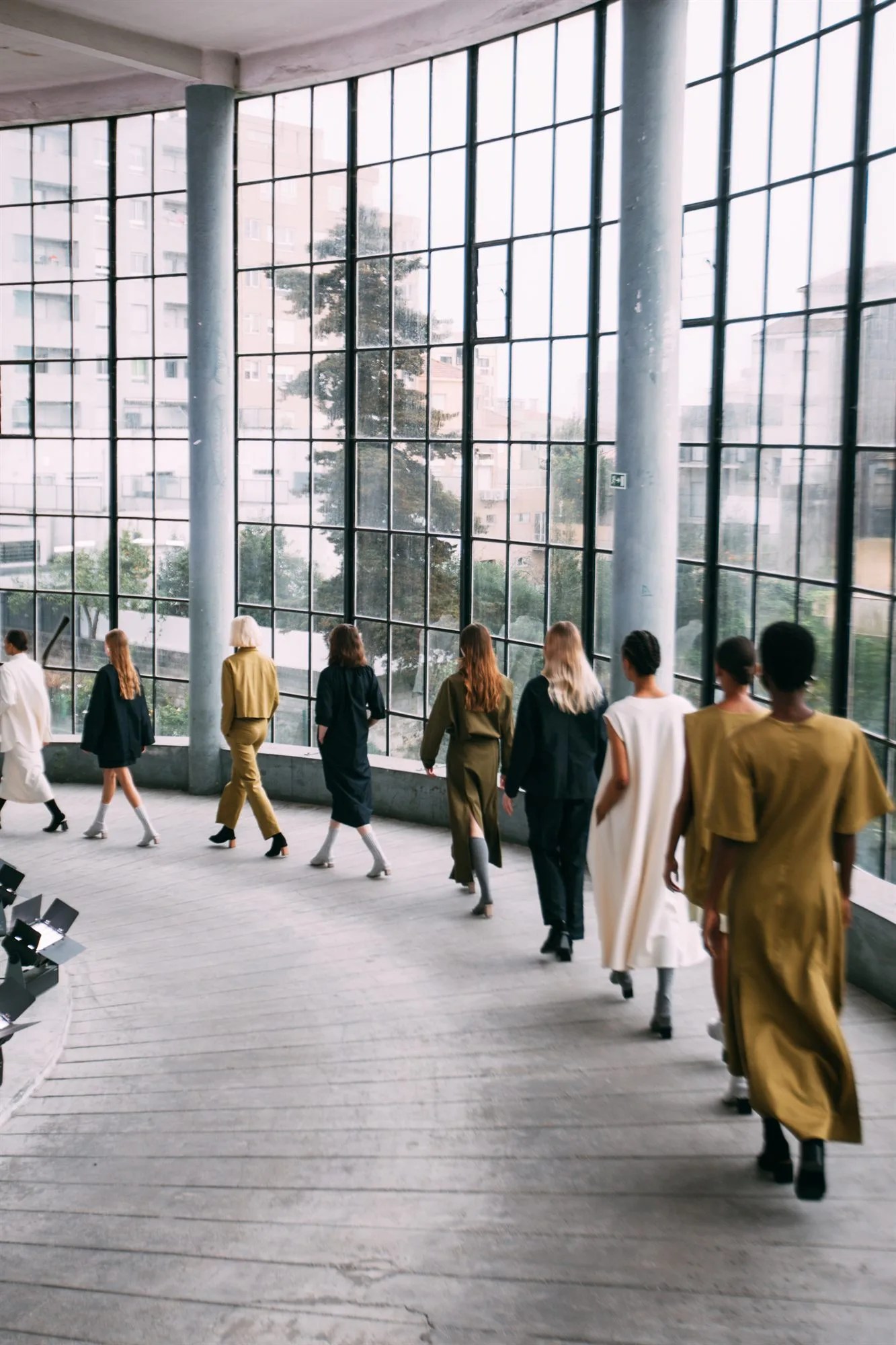 Modelle in passerella durante la Fashion Week
