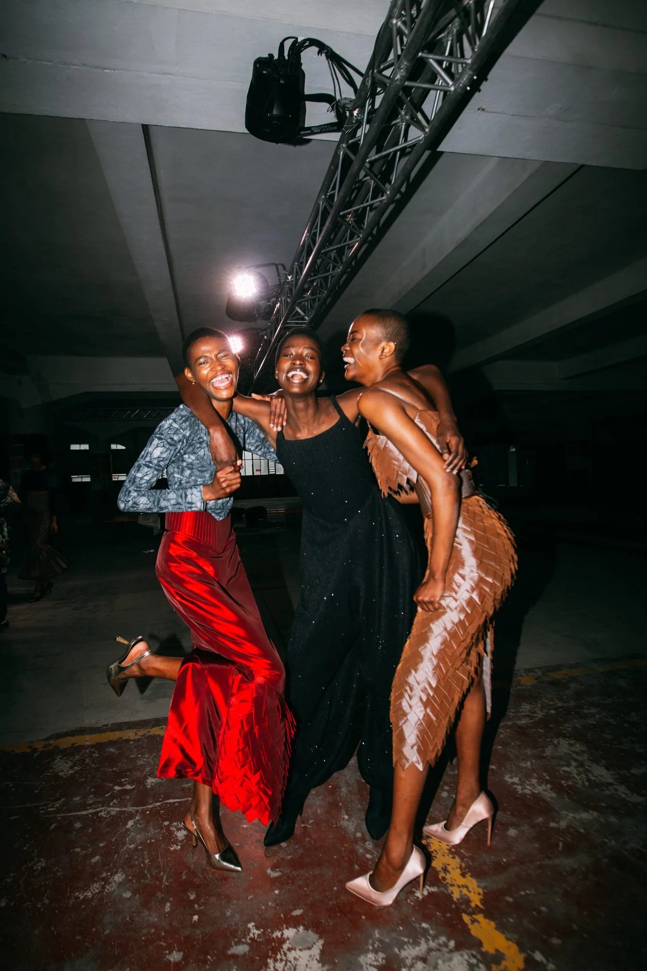 Modelle nel backstage a fine sfilata