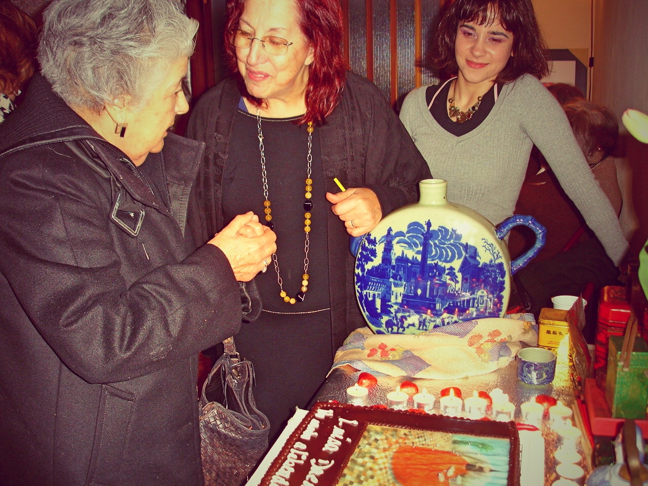 A grande anfitriã, Fátima Matos, recebeu a escritora e todos os convidados com chá de amor.