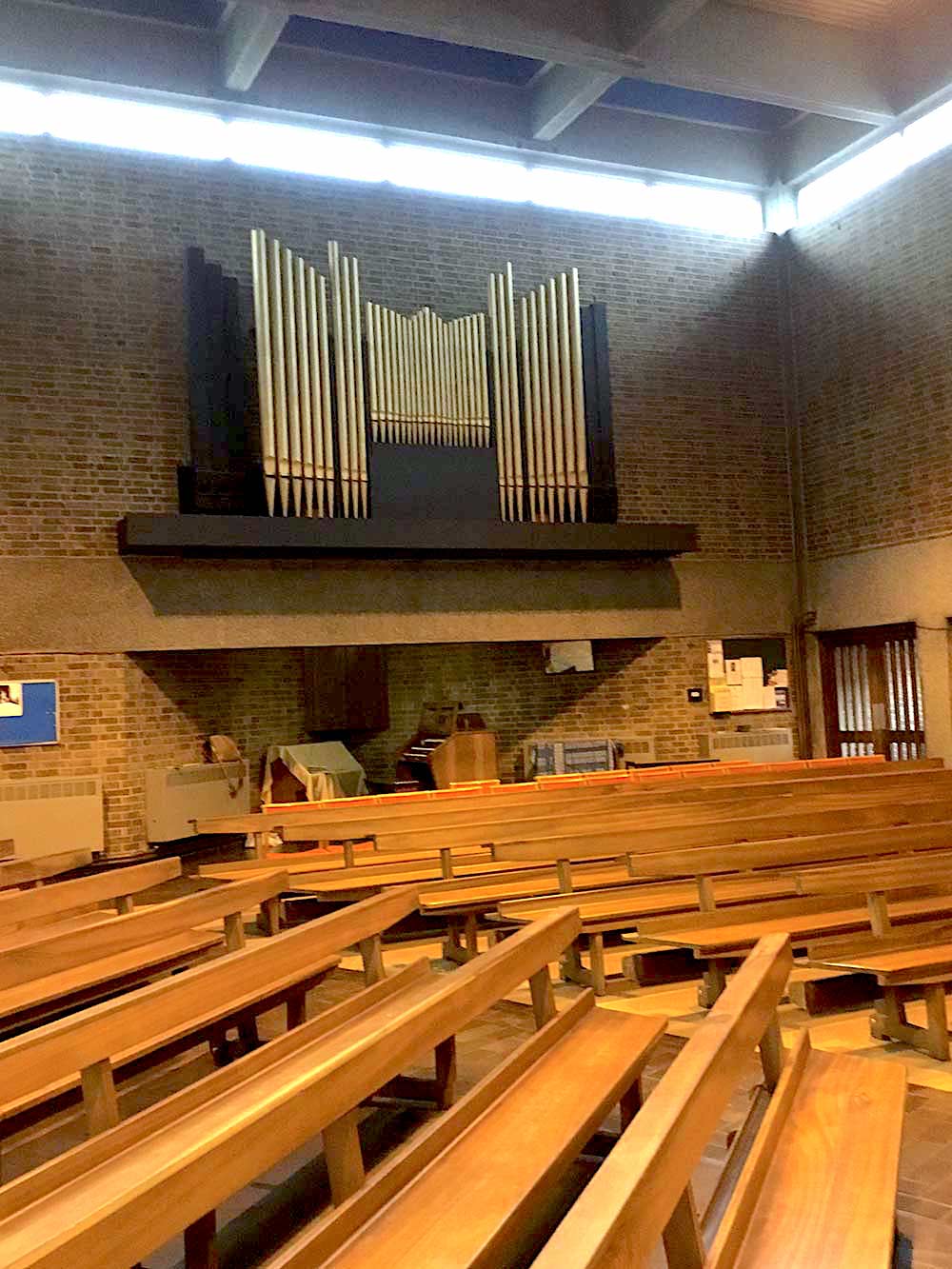 Detail: the pipe organ by Monk & Gunther (1975) in the church of St Paul the Apostle, Wood Green, London N22. Source: Andrew Pink