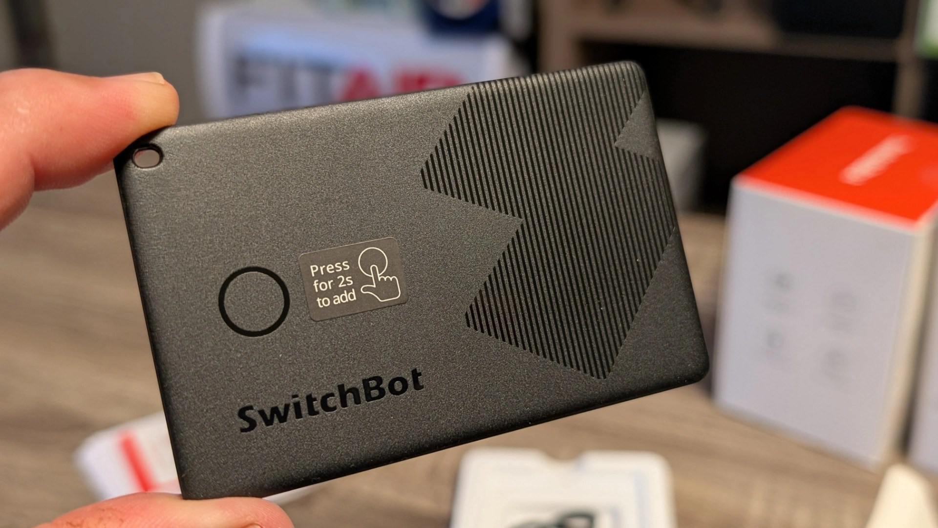 This Wallet Card Tracks Your Belongings Worldwide—And It’s Thinner Than a Coin