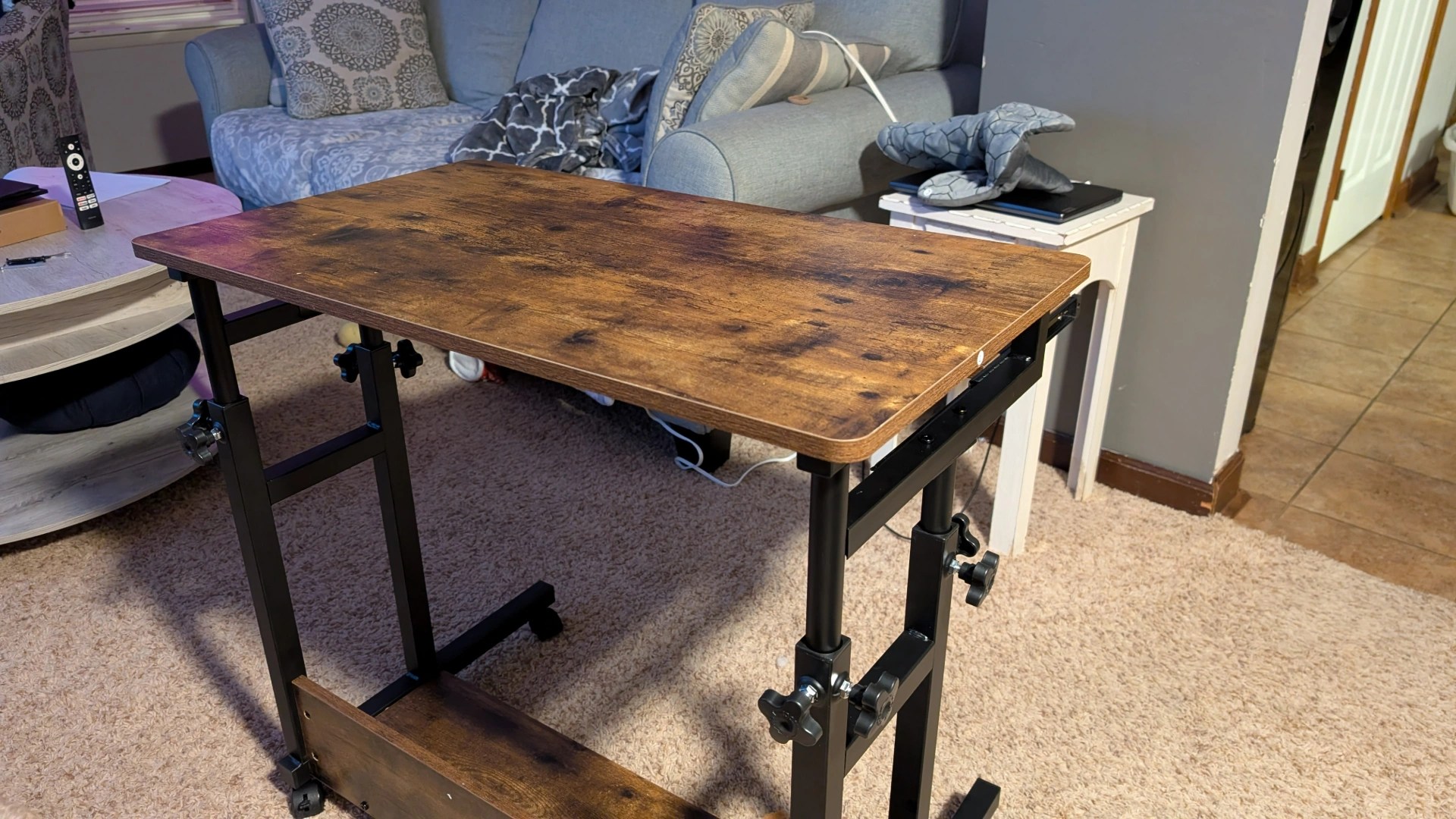 Stop Hunching Over That Wobbly Table—This Height-Adjustable Desk Is Here to Save Your Spine (and Your Style)