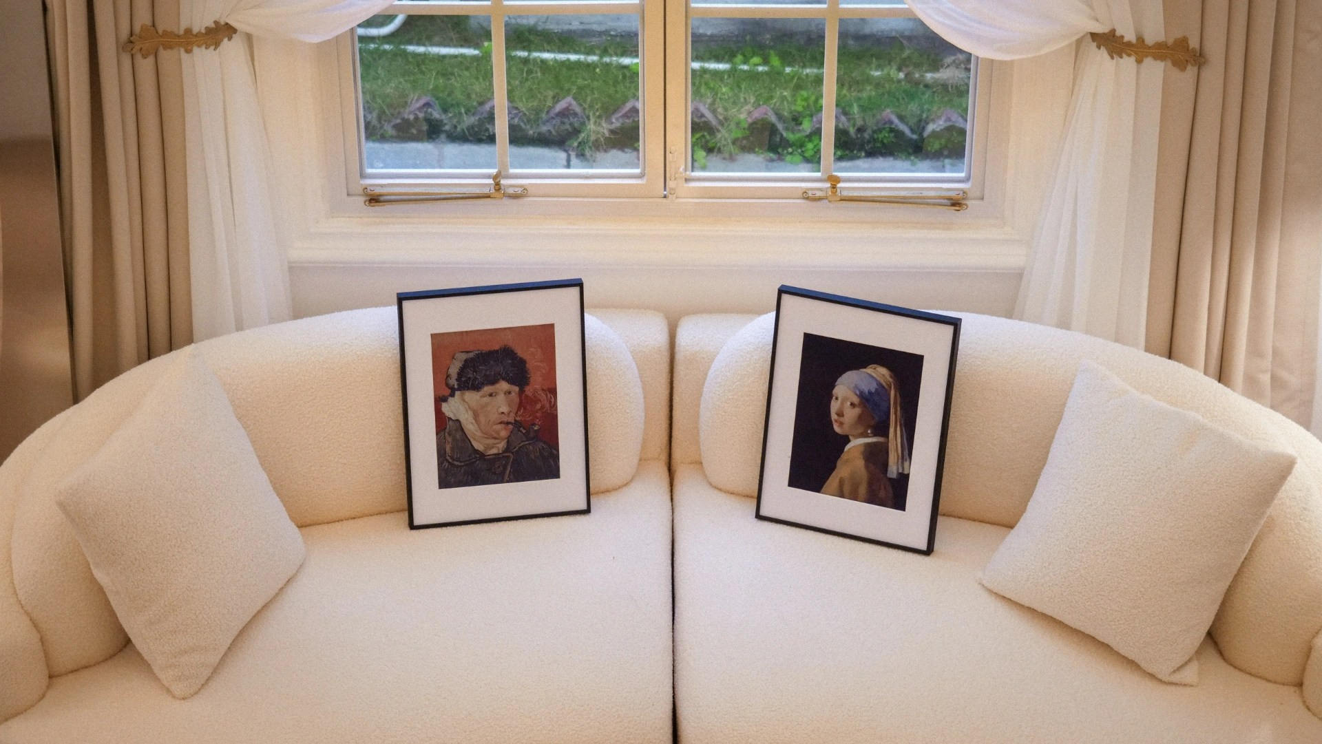 Arpobot BLOOMIN8 Digital Frame Looks Like Paper and Lasts Over a Year on One Charge