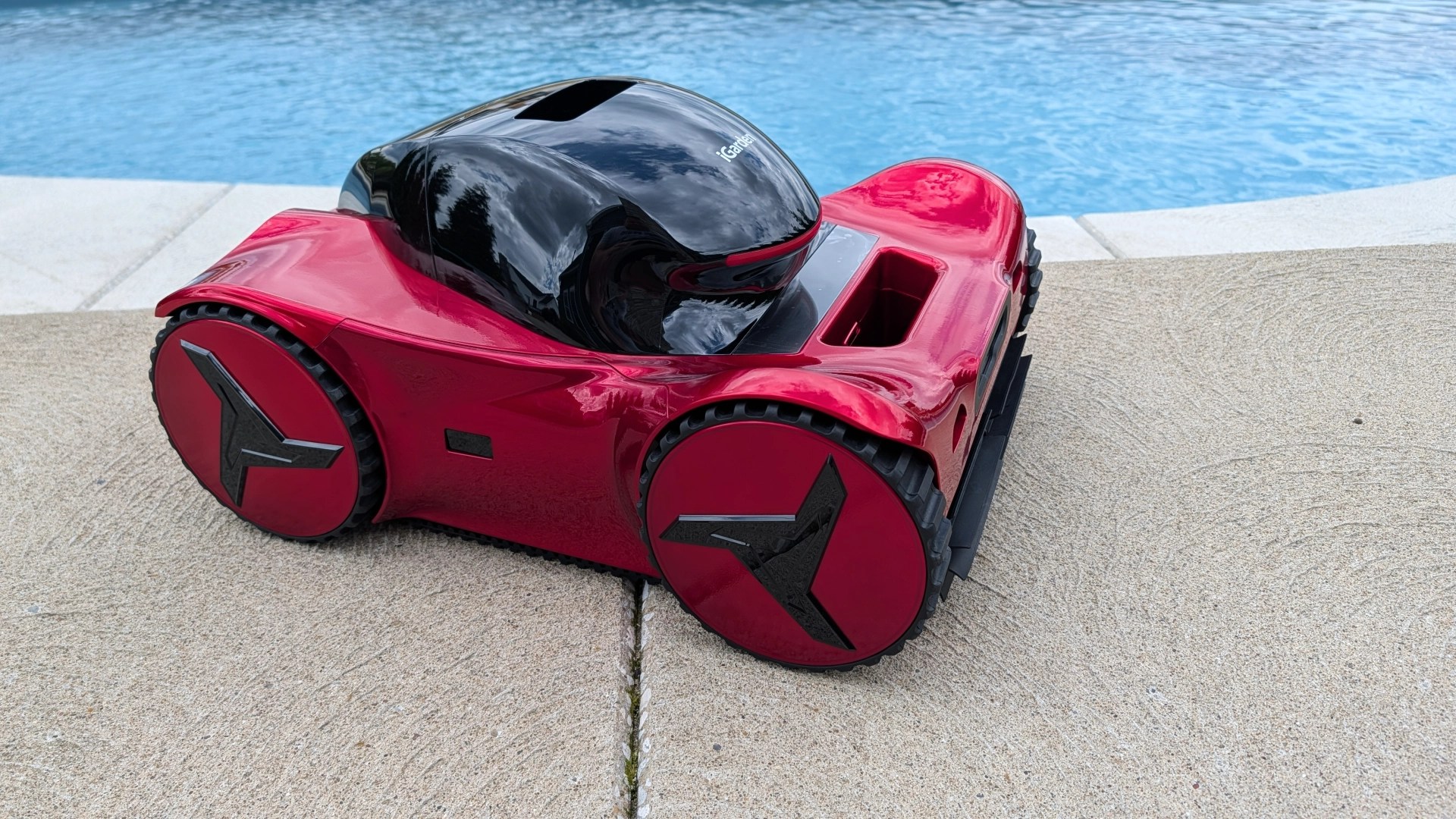 androidguys.com - iGarden M1-AI 45: The Smart Robotic Pool Cleaner You Need