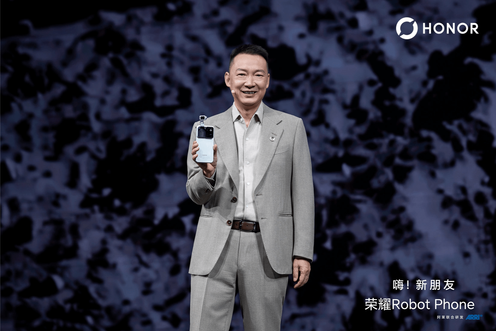 HONOR Robot Phone Debuts With AI Gimbal and Cinema-Grade Cameras