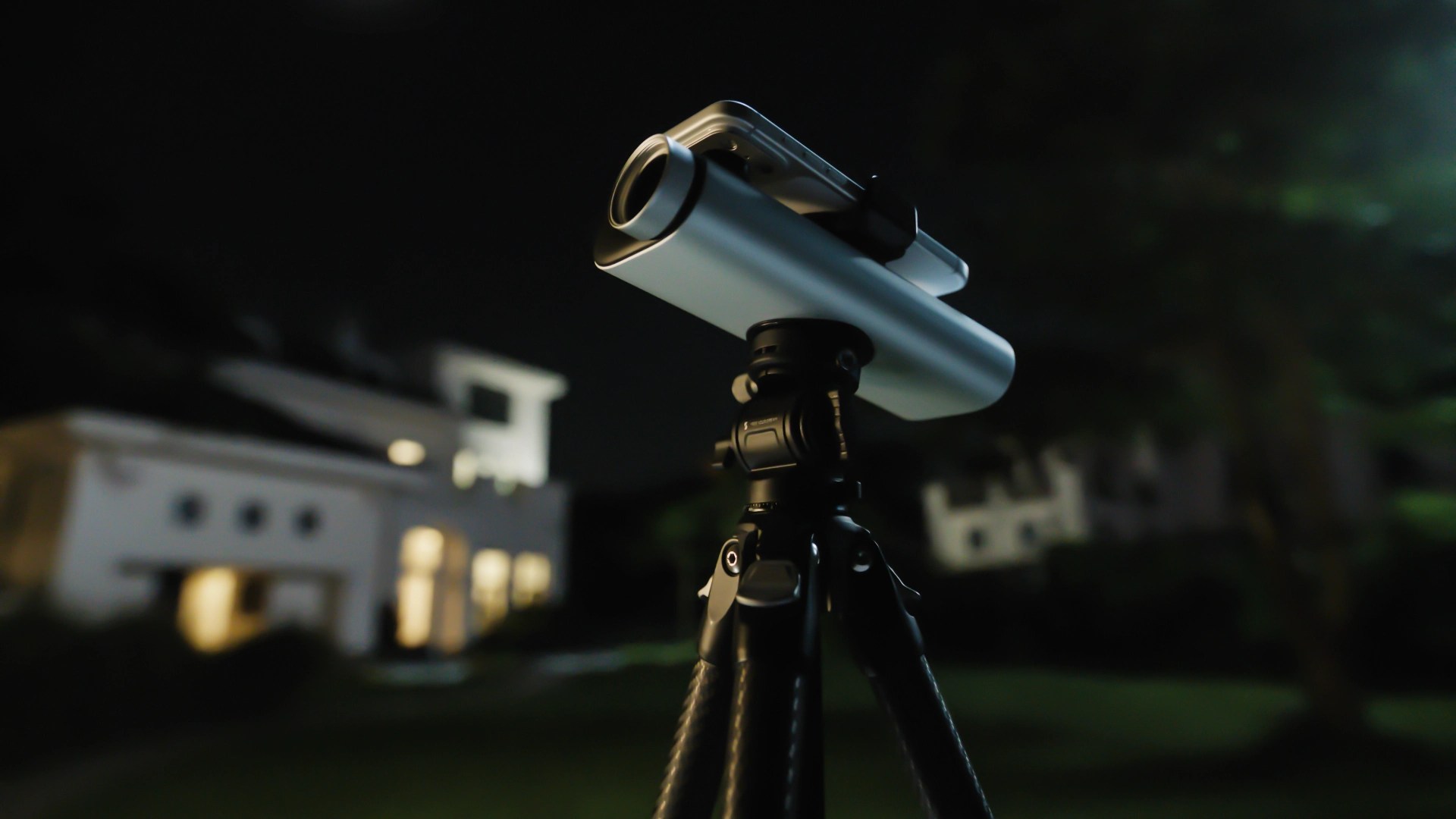 QIVIKA Turns Your Smartphone Into a 24x AI-Powered Telescope for Stargazing and Wildlife Watching