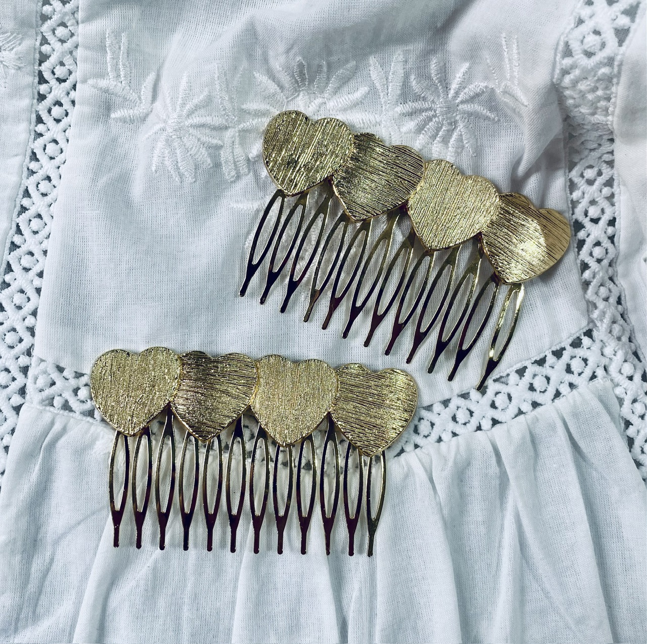 PEINECILLOS CORAZONES ORO