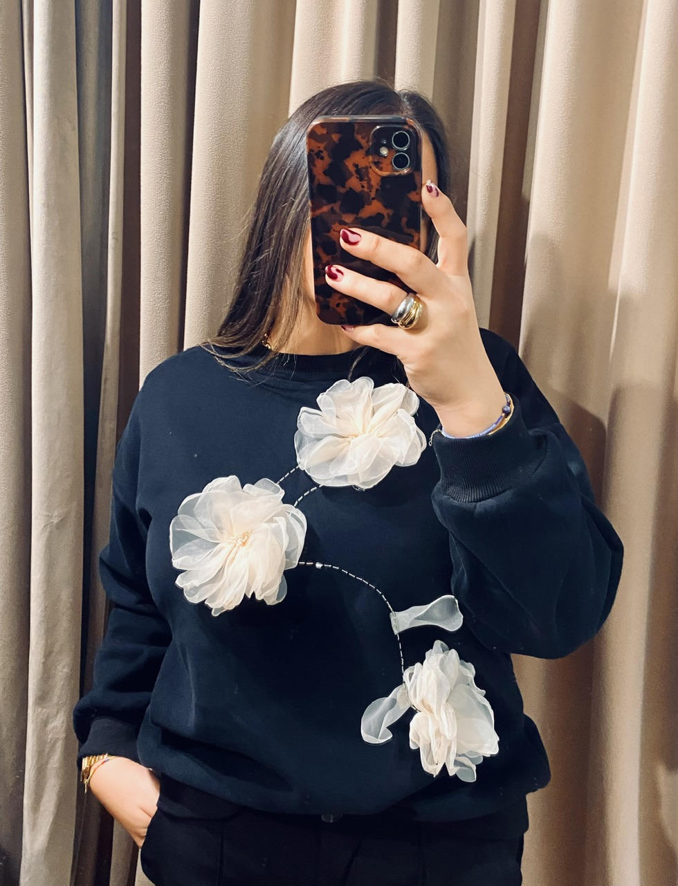 SUDADERA FLORES NEGRO: imagen 2