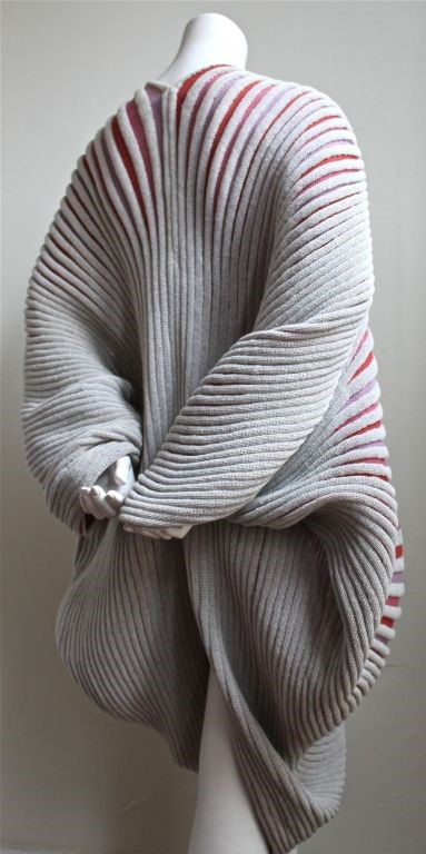 The theory behind Flying Saucer by Issey Miyake – Angelika Siem