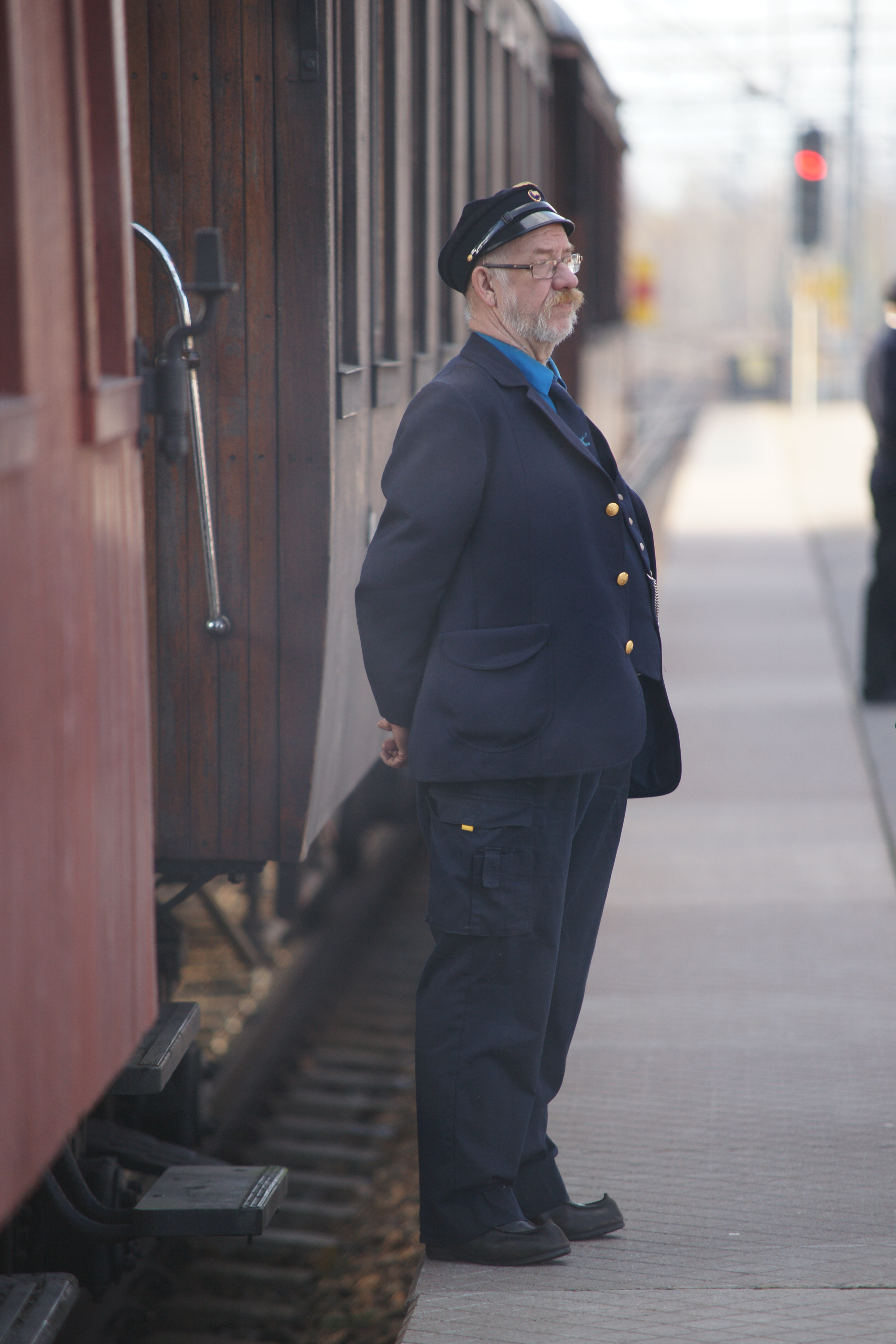 Kalle väntar på avgång