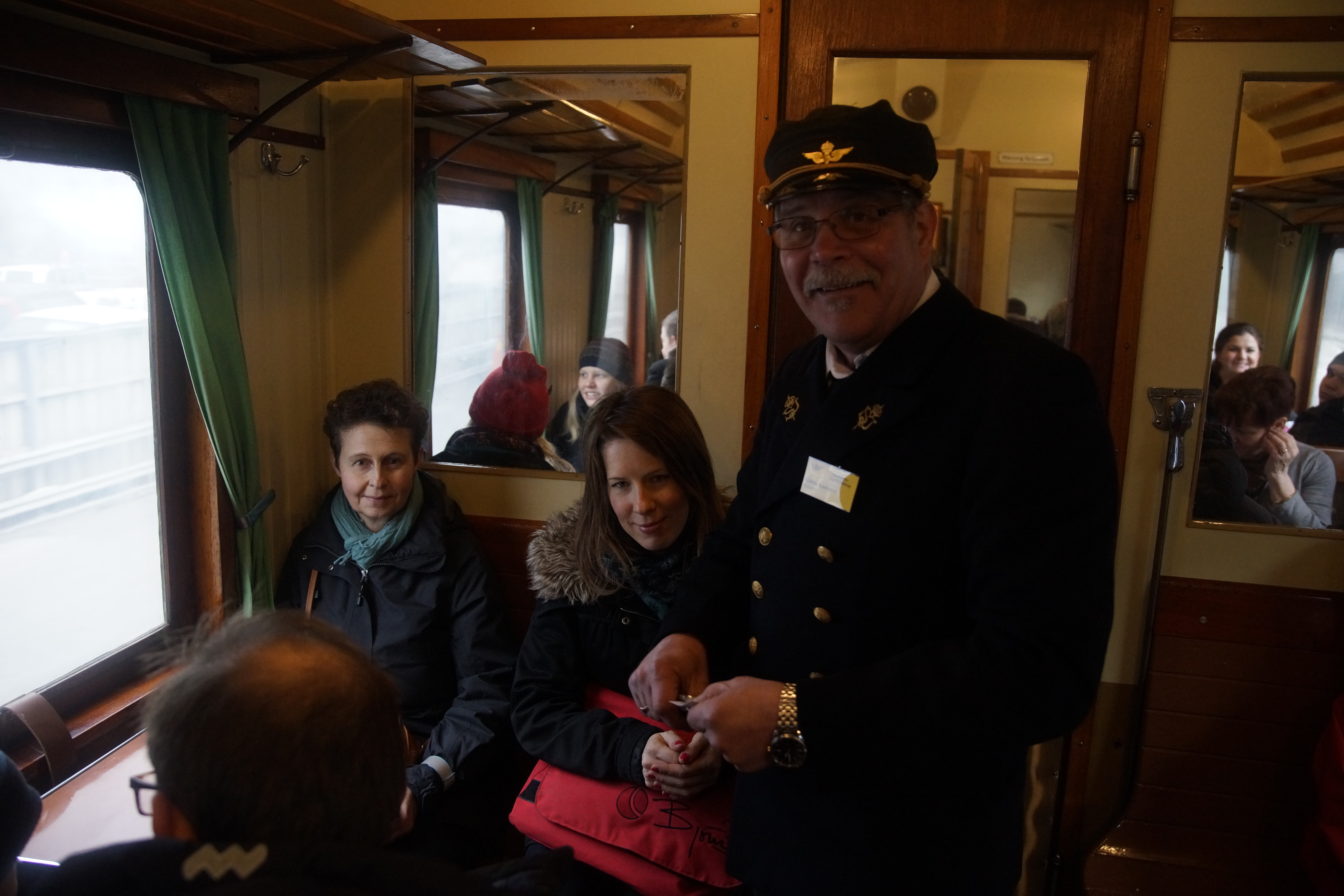 Göran Karlsson klipper biljetter