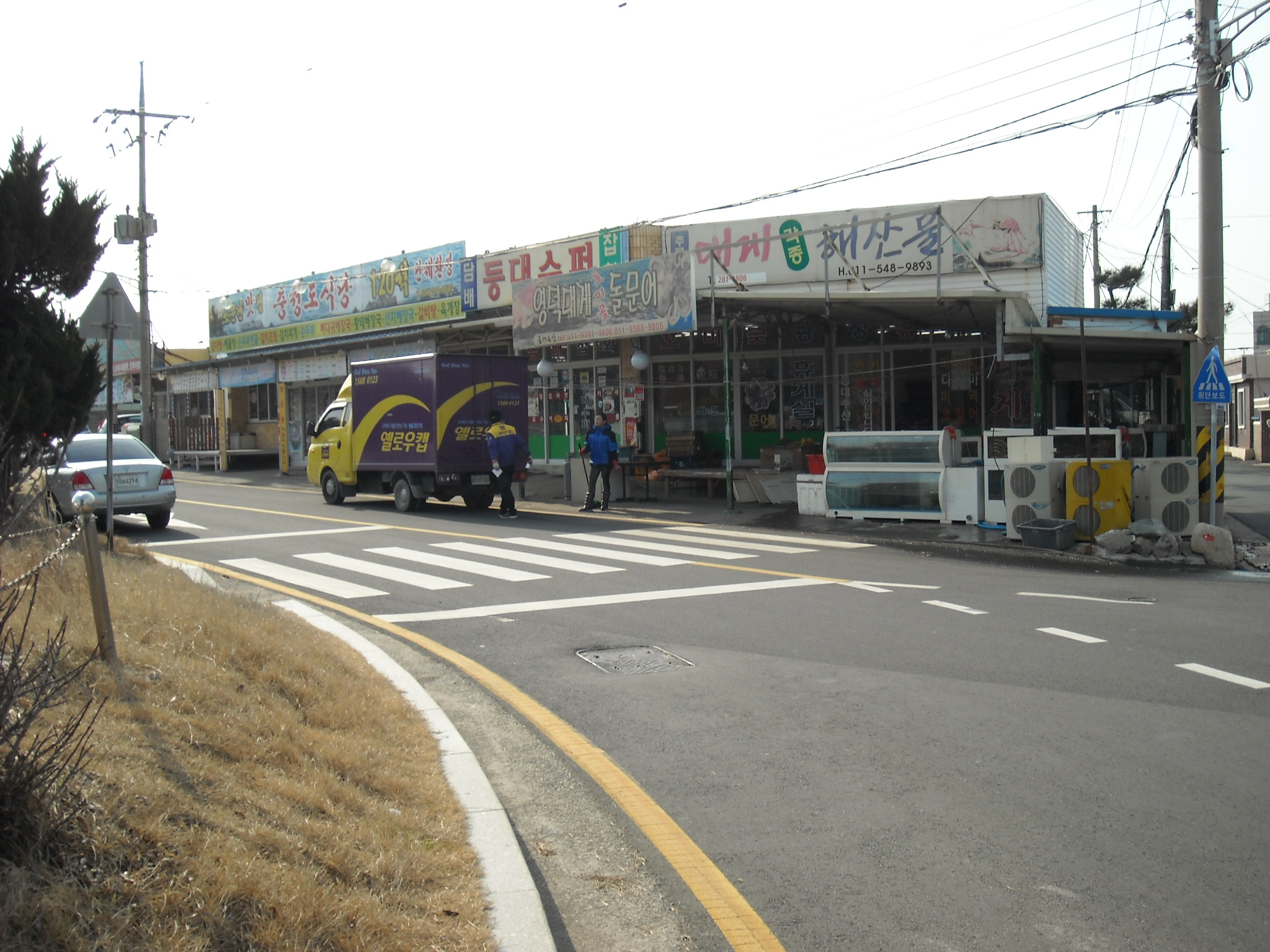 Near Homigot Sunrise Square. Just finished cleaning the live-seafood tanks.