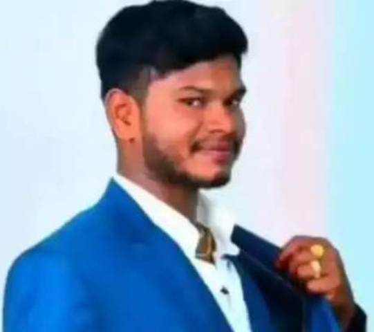 "புகழேந்தி (28)" 