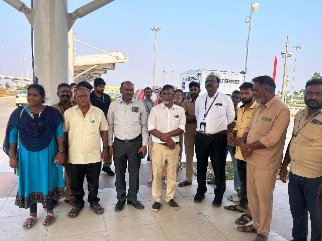 ஆட்டோ ஓட்டுநா் போராட்டம்