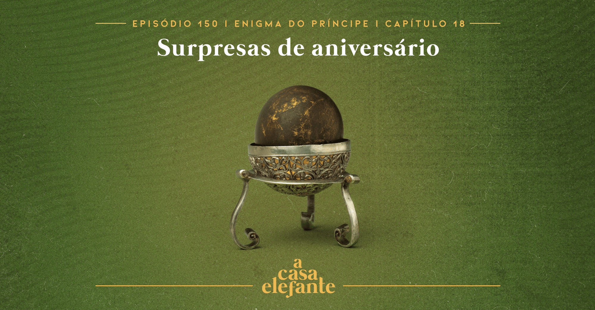 Fundo verde escuro com textura envelhecida. Em cima há informações sobre o episódio, e na parte inferior, o logo do podcast em amarelo. Em destaque, um recipiente dourado e prateado com uma pedra com manchas amarelas dentro, um bezoar.