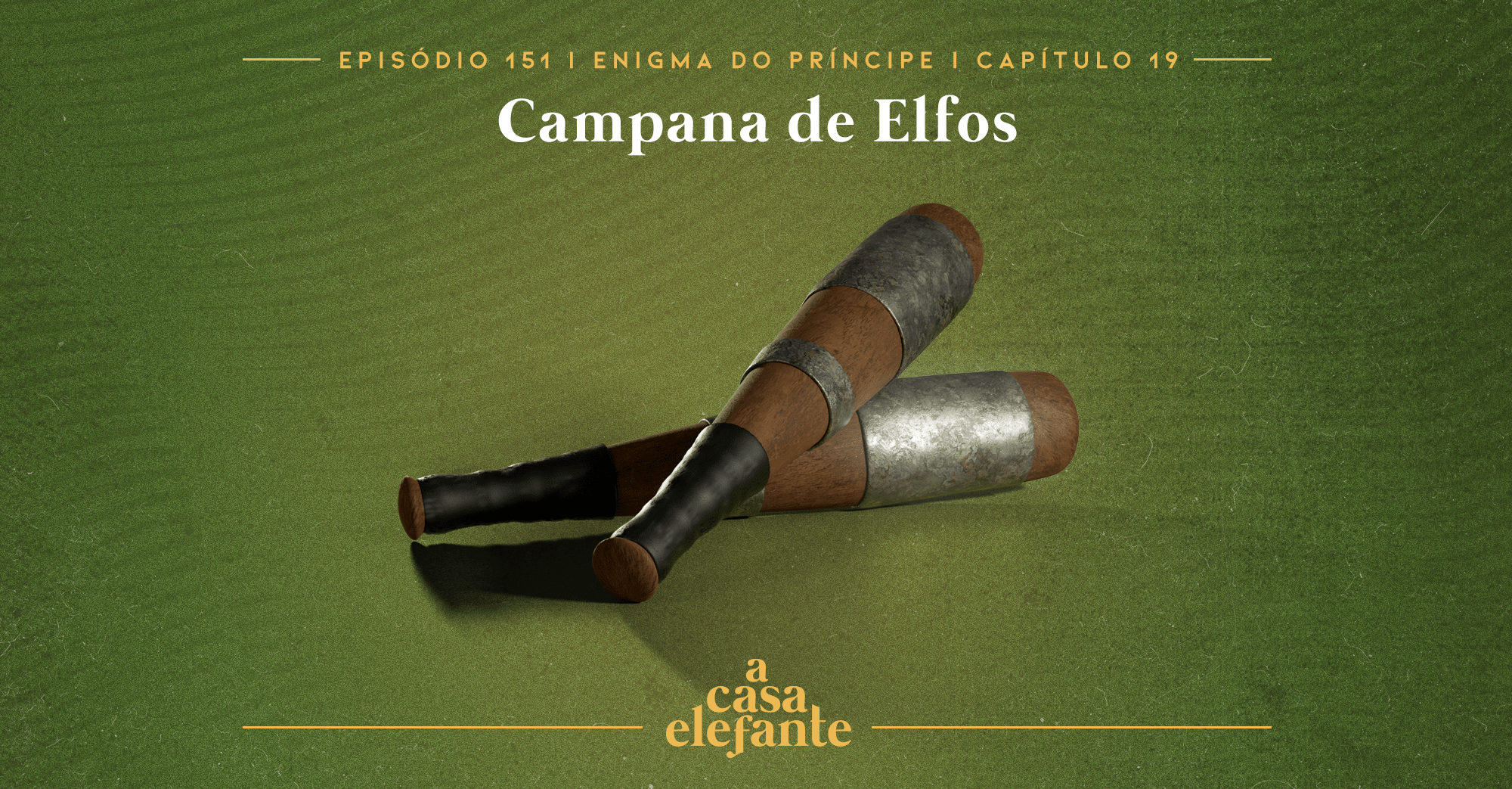 Fundo verde escuro com textura envelhecida. Em cima há informações sobre o episódio, e na parte inferior, o logo do podcast em amarelo. Em destaque, dois tacos de batedores de quadribol.