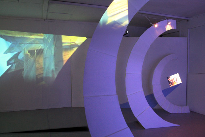 Without a visitor, these film projected a parts of the model-box which aim to reflect Hoffmann`s ( not existing hero of the performance) environment.