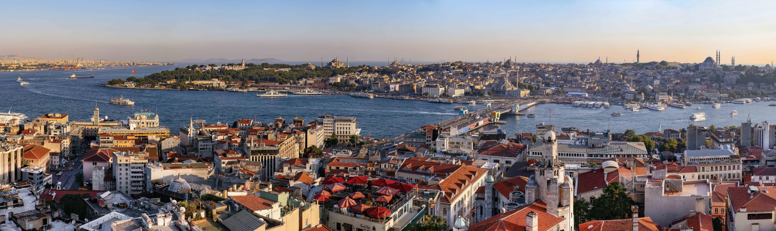 Panorámica de Istanbul, en Turkiye desde la Torre de los Gálatas