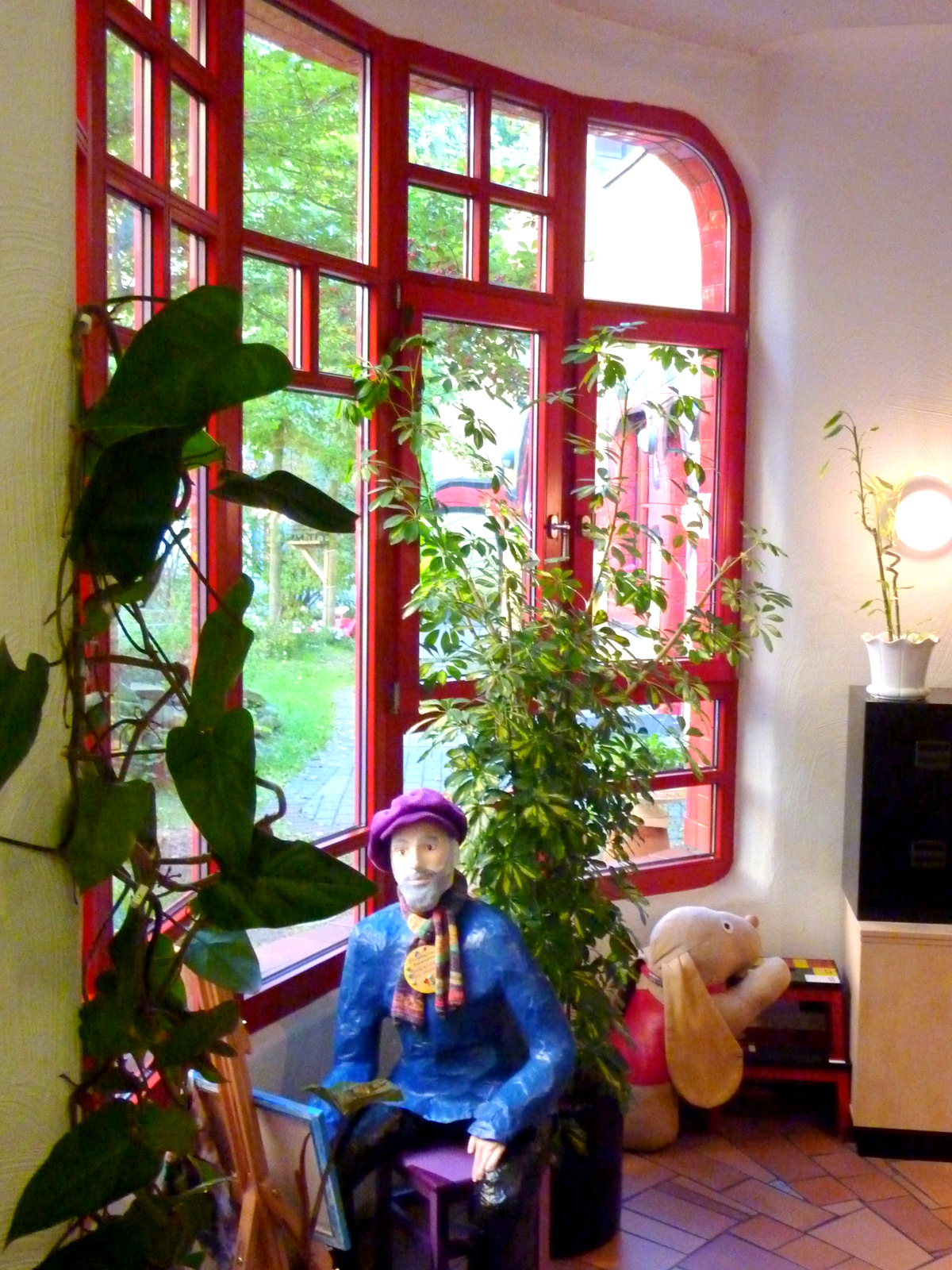 Das ronald mcdonald haus der mcdonald's kinderhilfe bietet den familien der schwerkranken kinder ein zu hause auf zeit. Zum ersten Mal: Eine FÃ¼hrung durch ein Hundertwasserhaus