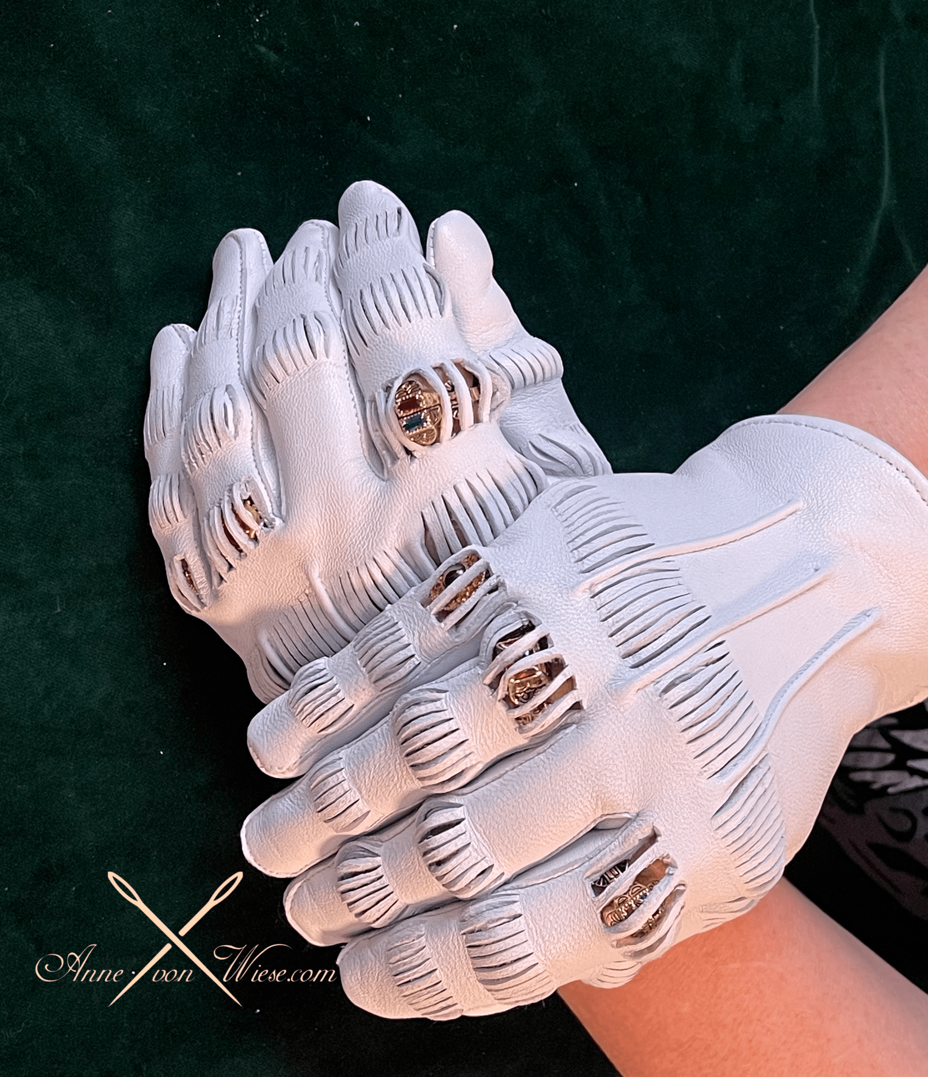 Source-page preview for Slashed 16th c. Leather Gloves