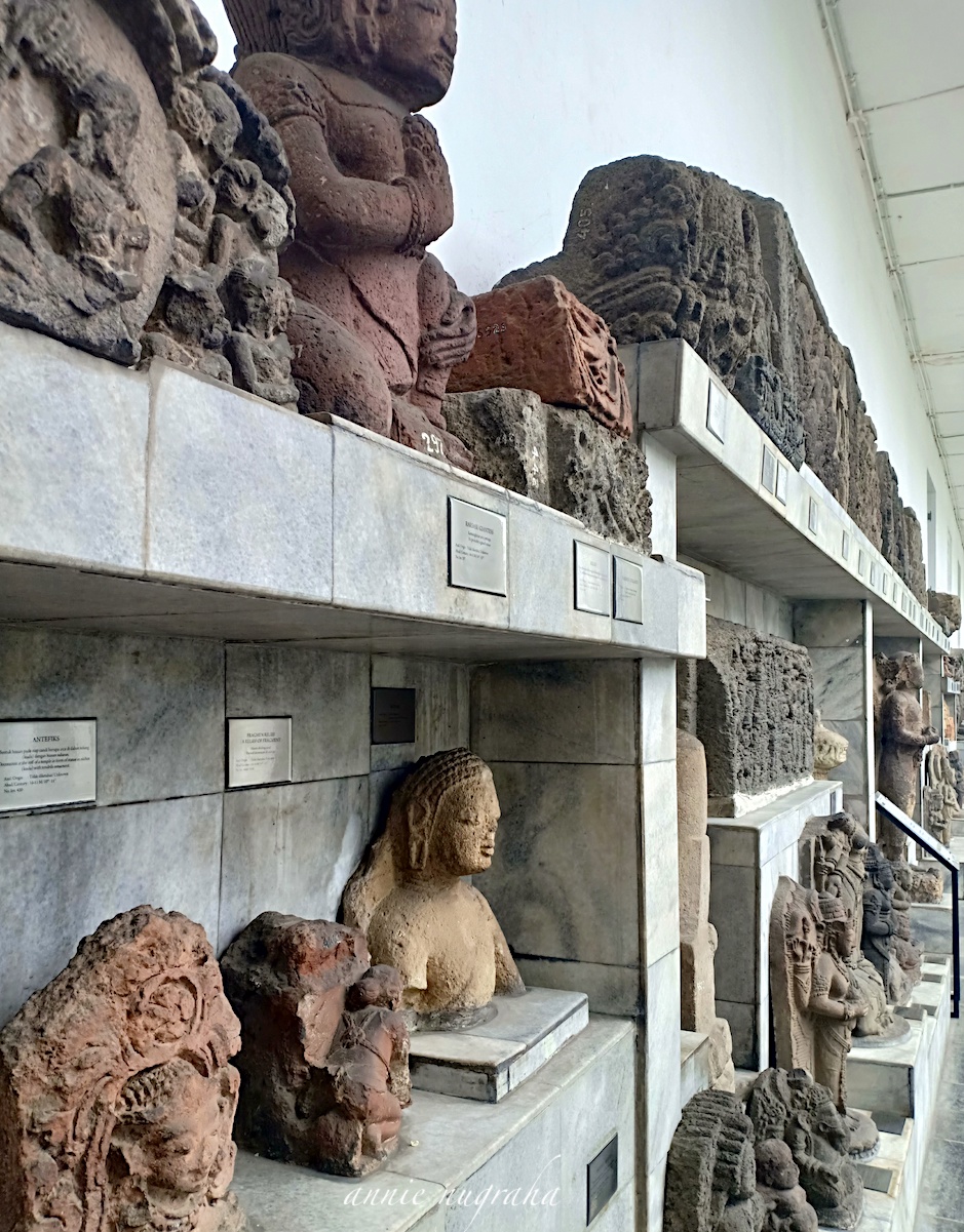 Arkeologi · kakawin sutasoma · kakawin sutasoma · harta karun dari muteran · relief kalpawreksa · garudhamukha lancana, inspirasi garuda pancasila · chattra: . Museum Nasional Indonesia Museum Gajah Kantung Peninggalan Sejarah Terbesar Di Tanahair Annie Nugraha
