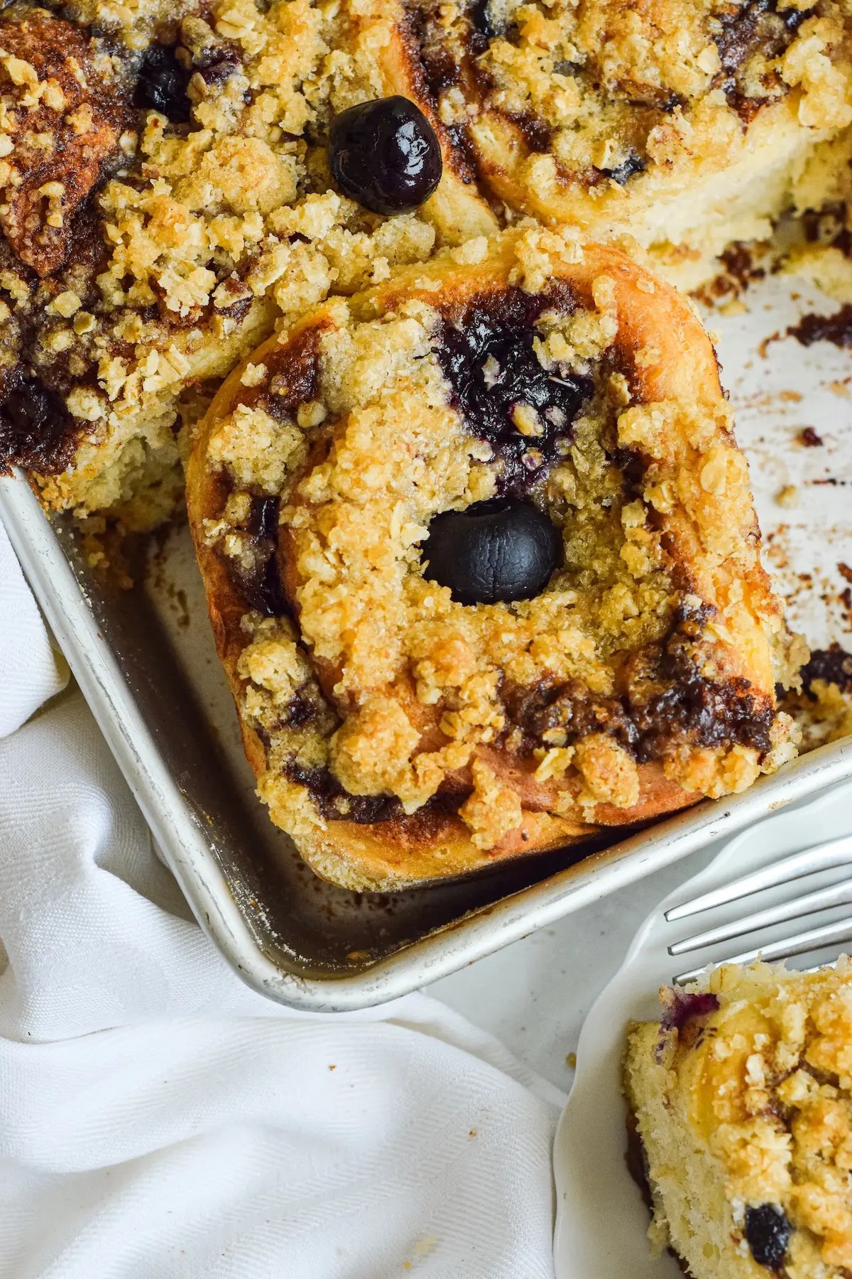 Blueberry Crumble Cinnamon Rolls (Bakery Style No Knead Recipe)