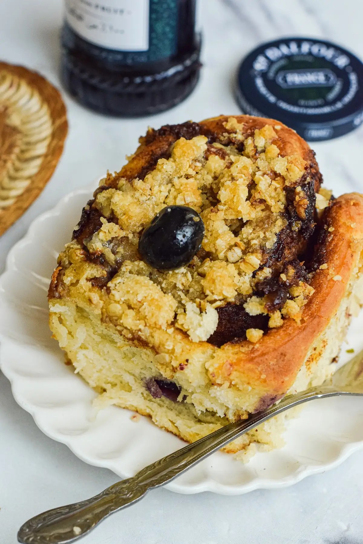 Blueberry Crumble Cinnamon Rolls (Bakery Style No Knead Recipe)
