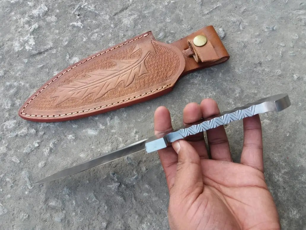 Detailed image of the full tang handle of the Custom Made 5160 Steel Integral Hunting Knife, emphasizing the sturdy construction and ergonomic design.