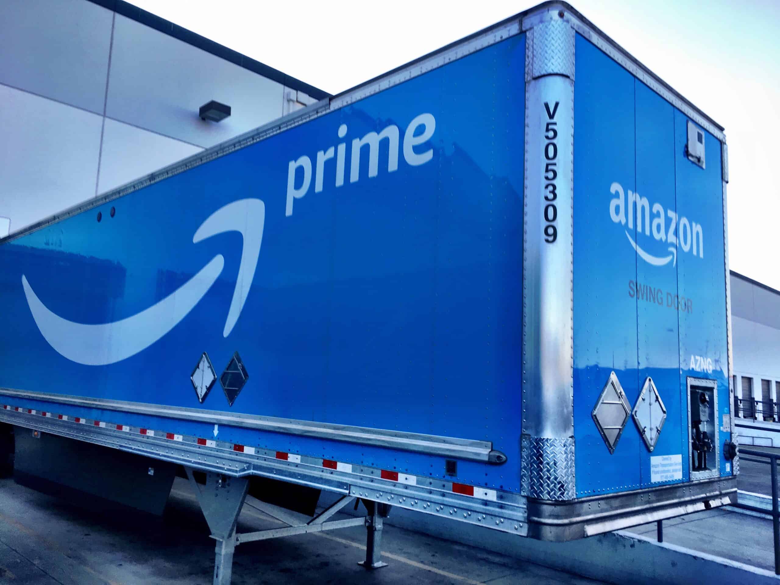 Do amazon employees get free prime? (everything you need to know