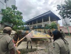 Usai Idul Fitri, Dinas Satpol PP Mimika Bersih-bersih Baliho