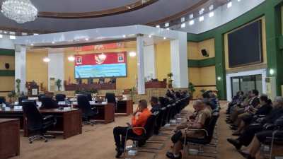 Rapat Paripurna DPRD Mimika Bahas LKPJ dan PP-APBD, Johannes Rettob: Perkuat Komitmen Bangun Mimika