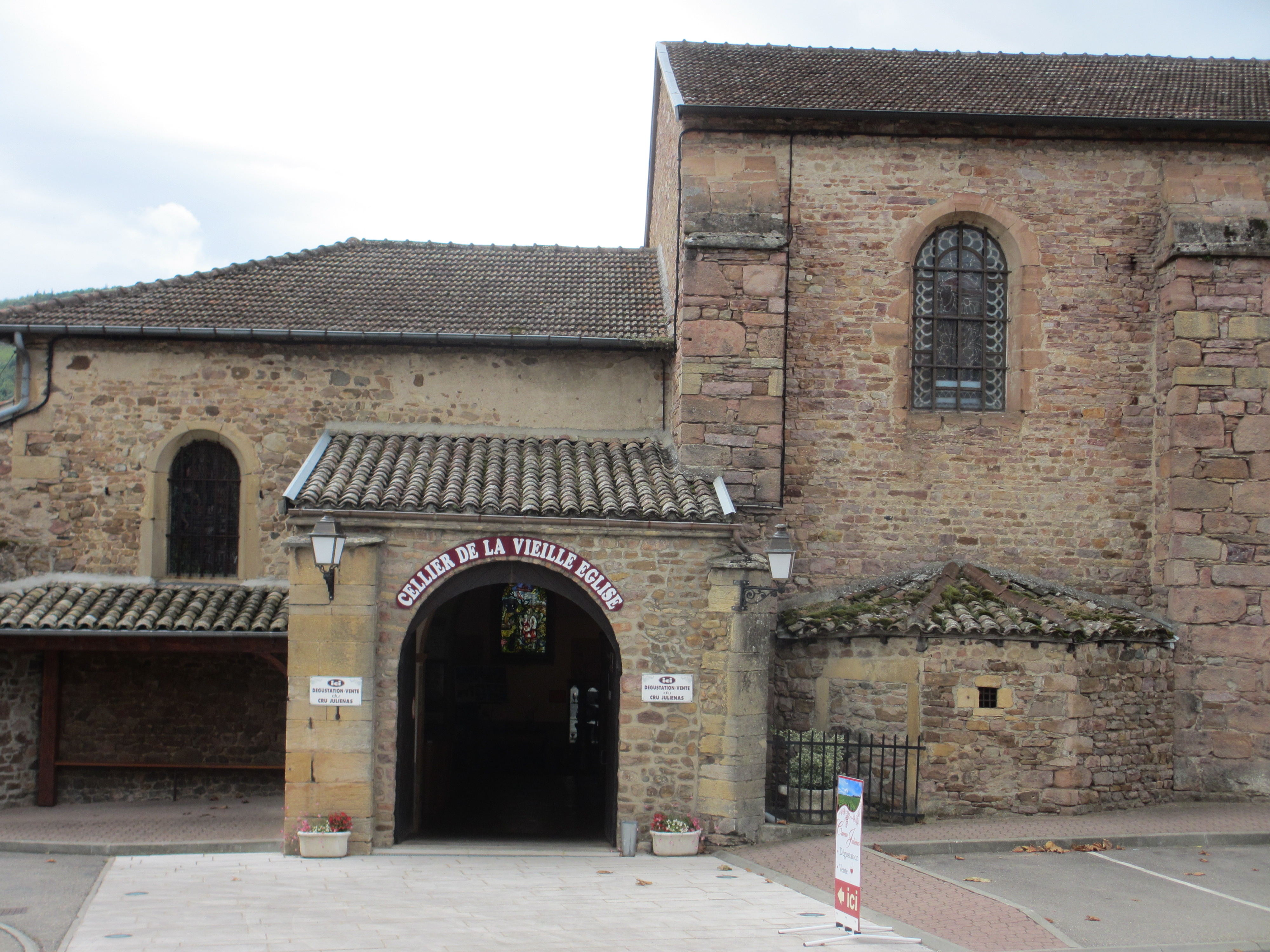 l'ancienne église de Juliénas est un caveau